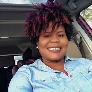 Meet your Posher, Santia